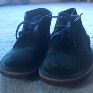Crewcuts kids Chukka Boots in size k 12